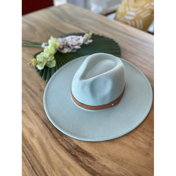 Wide brim panama hat in vegan felt